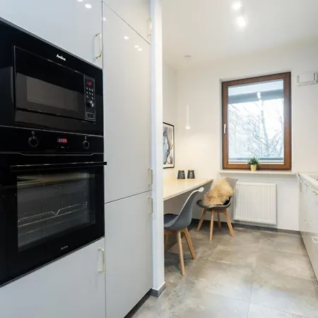 Premium White Marina Chopin Airport Apartment Warsaw