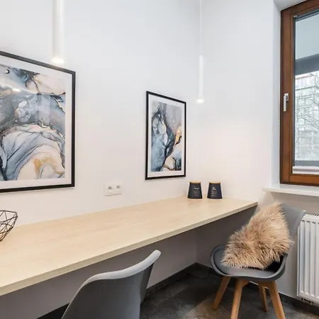 Premium White Marina Chopin Airport Apartment *