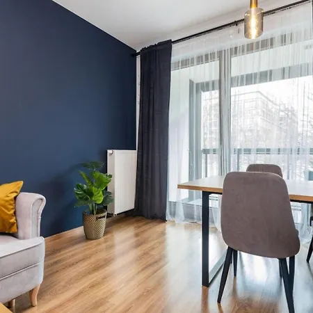 Premium White Marina Chopin Airport Apartment