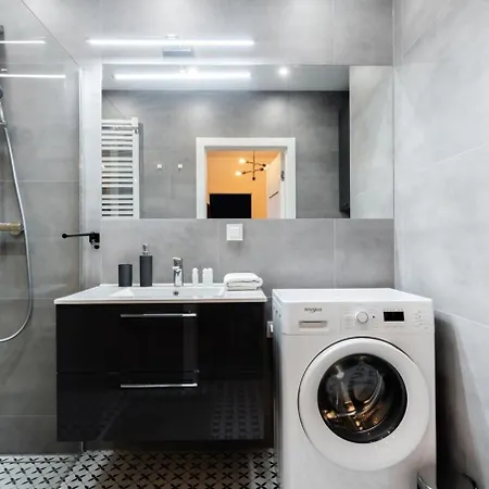 Premium White Marina Chopin Airport Apartment *