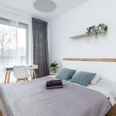 Premium White Marina Chopin Airport *