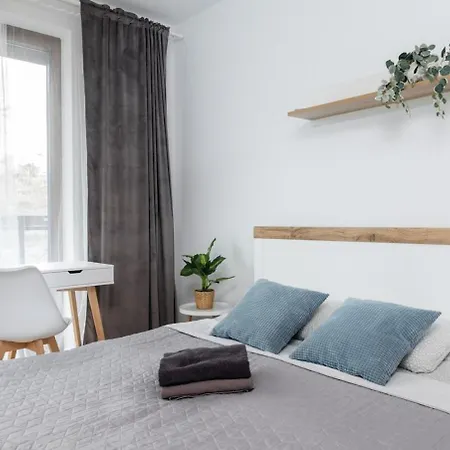 Premium White Marina Chopin Airport Apartment *