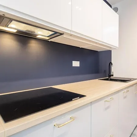 Premium White Marina Chopin Airport Apartment *